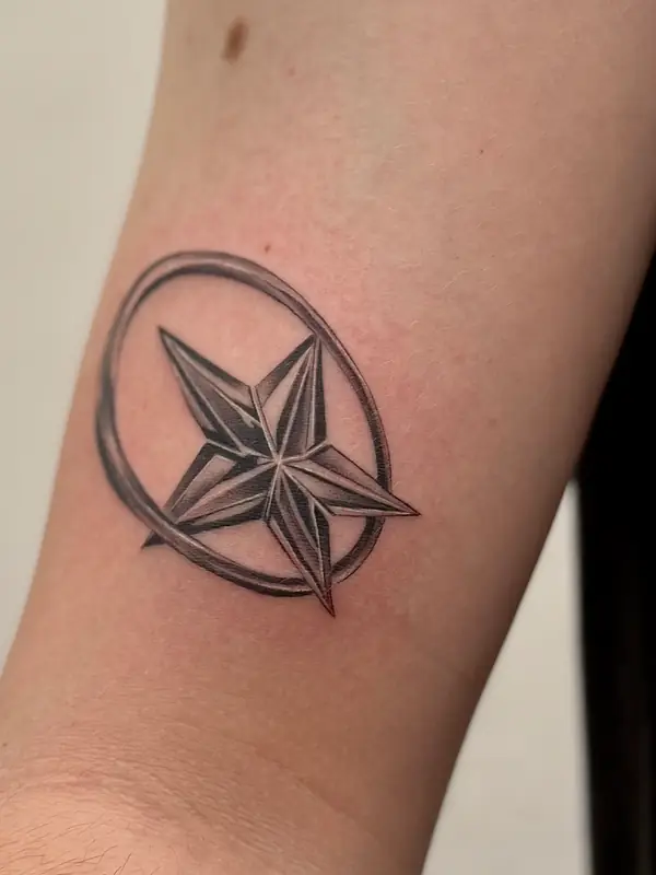 Realistika: @chromaticparadise Tattoo